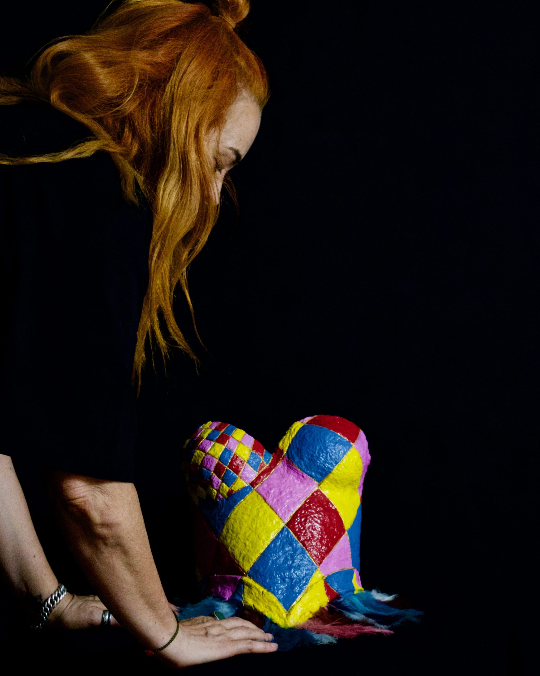 Side view of “Feathers Spectacle”, contemporary corset by Olga Guarch Andreu