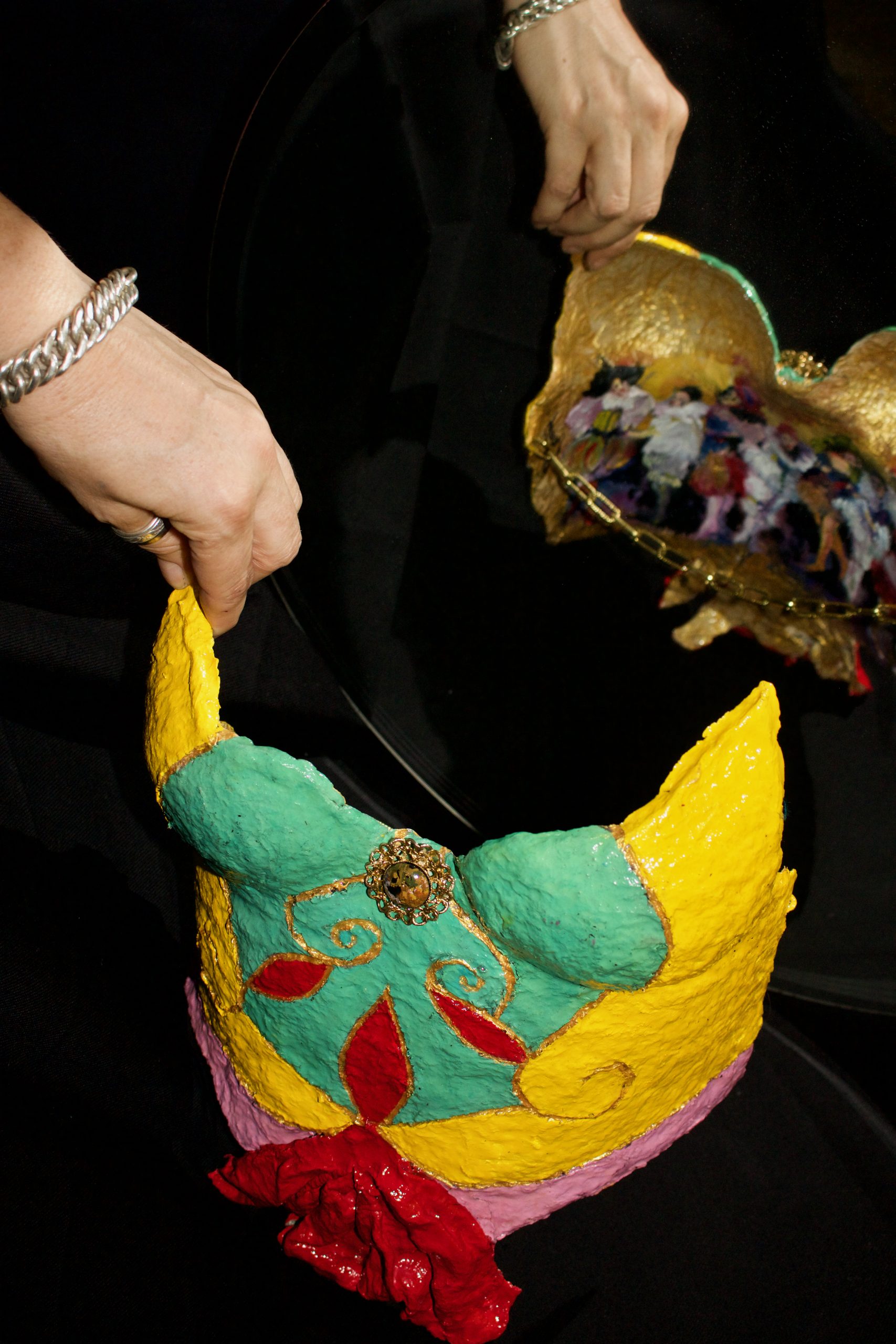 Divas of Papier-Mâché” sculpture by Olga Guarch Andreu – front view.